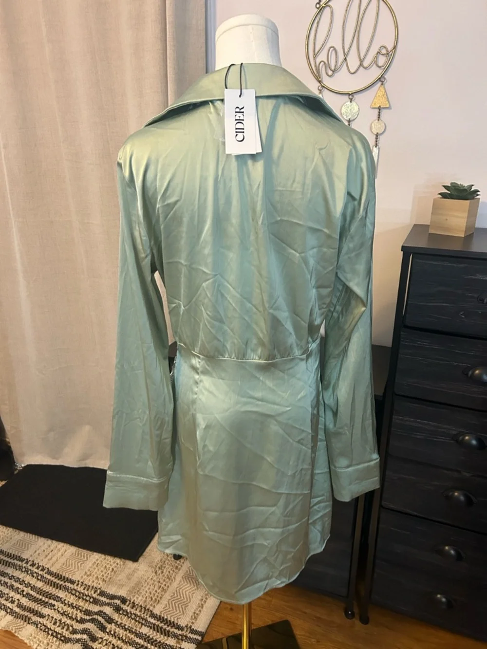 Women’s Cider Satin Wrap-Style Long Sleeve Dress in Sage Size Medium NWT - Picture 5 of 6